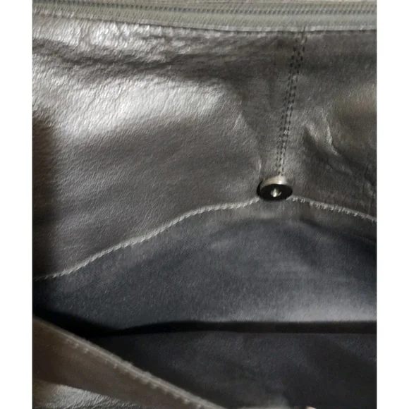 Elegant Gray Leather Satchel - Picture 4 of 7